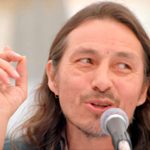 Photo portrait de John Trudell