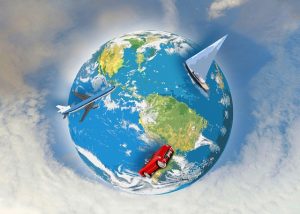 Image de la terre avec un avion, un bateau et une voiture