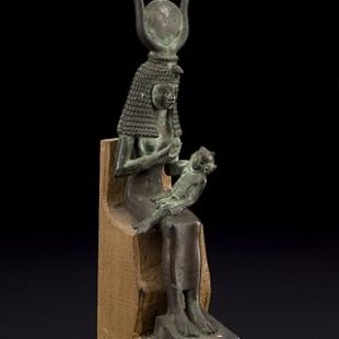 Statue d'Isis en bronze avec Horus sur les genoux