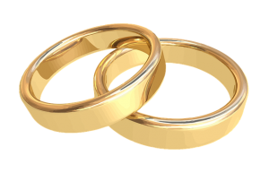 photo de deux anneaux de mariage