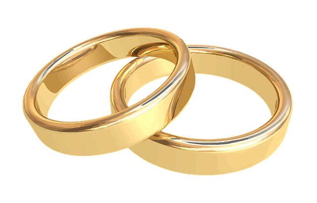 photo de deux anneaux de mariage