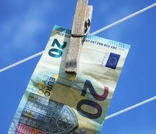 billet à sécher sur une corde à linge