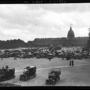 Réquisition des automobiles en 1914 aux Invalides