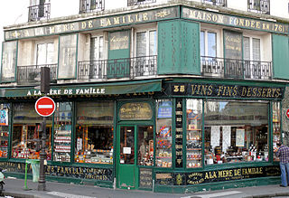 vitrine de l'épicerie A la mère de famille