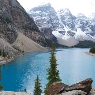 photo d'un lac des rocheuses canadiennes