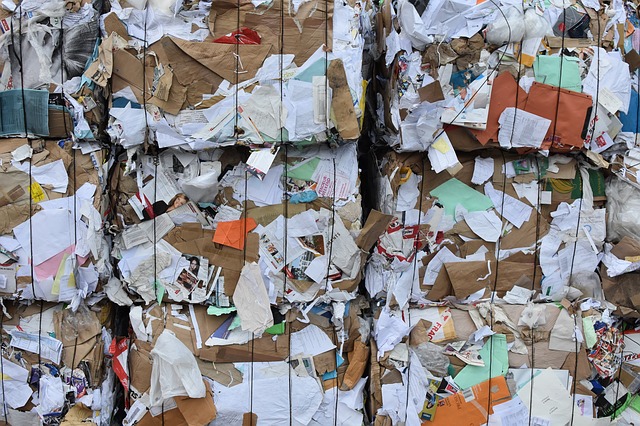 photo de ballots de papier destinés au recyclage