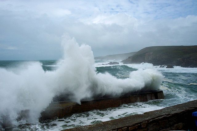 photographie de tempête en bords de mer