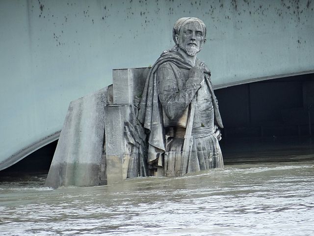 Photo du zouave avec de l'eau jusqu'aux hanches