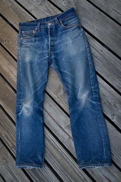 photographie d'un jean usé