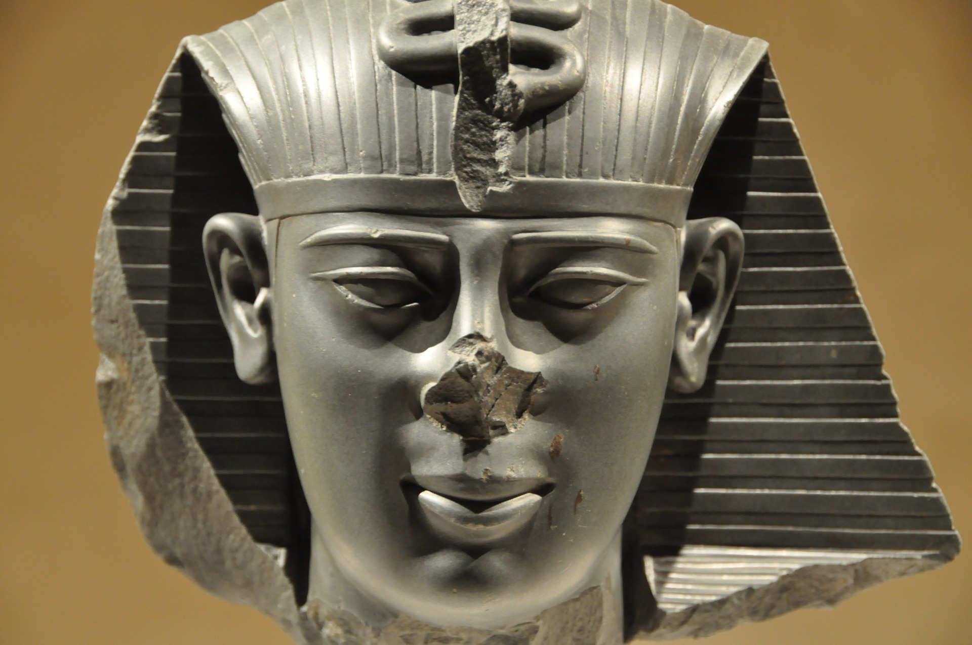 Tête de statue égyptienne