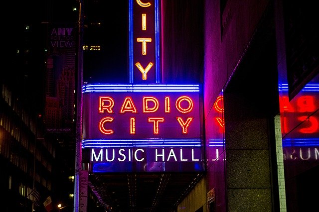 Entrée du music hall Radio city à New York