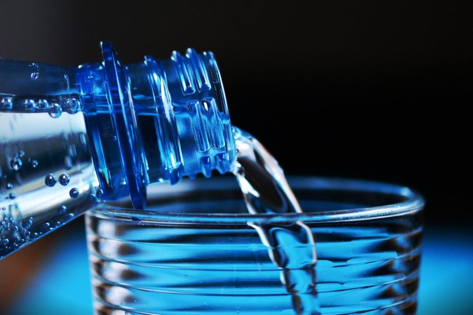 eau minérale verre