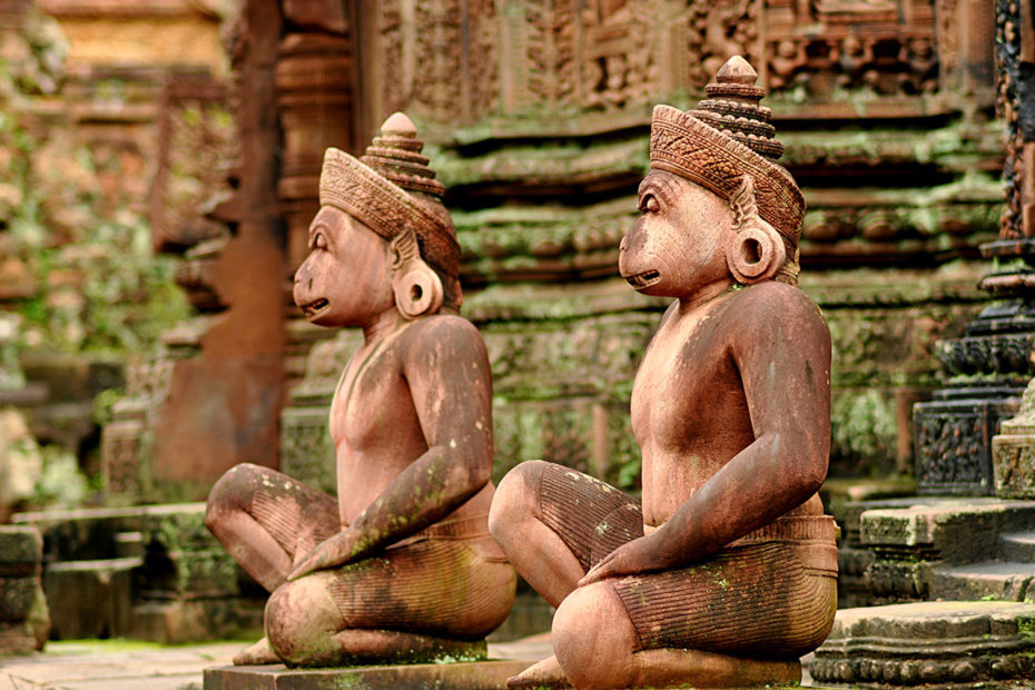 sculptures divines à Banteay Srei au Cambodge
