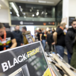 Affluence dans un magasin pendant le "Black friday'