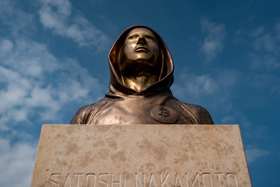 Buste en bronze de Satoshi Nakamoto à Budapest