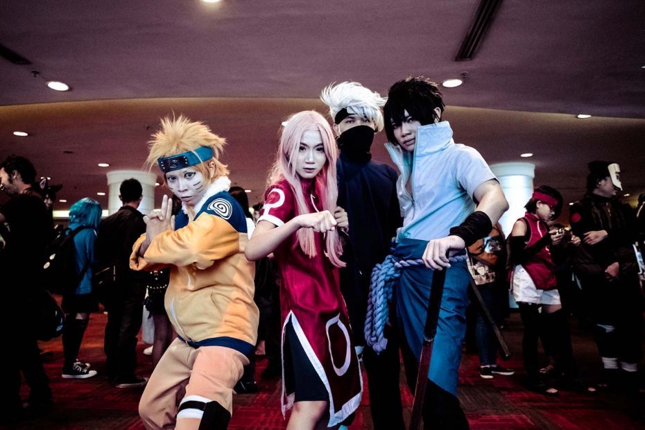 Quatre personnages pratiquant le Cosplay