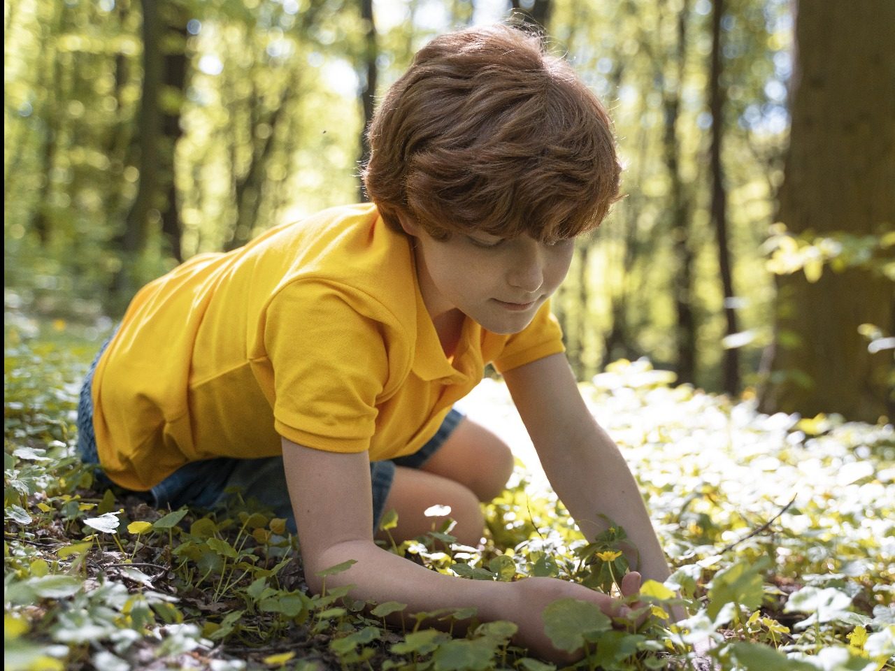 Image d'enfant dans la nature par Freepik