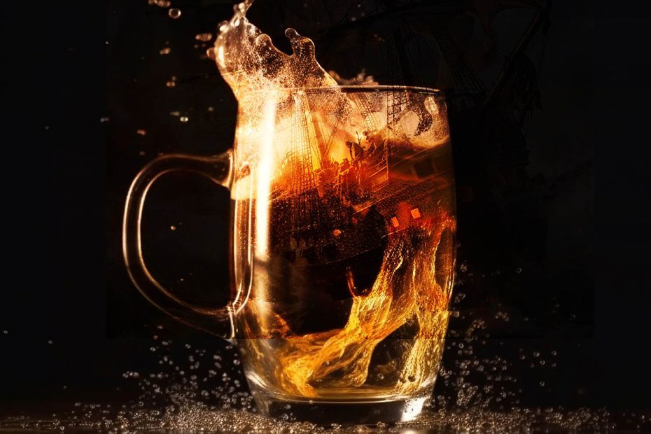 bateau pirate dans verre de bière agitée