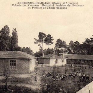 Photographie en noir et blancd'un camp de colonie de vancances d'Andernos les bains